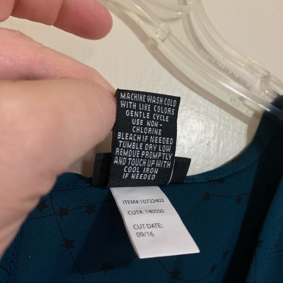 Torrid Chiffon Sheer Loose Flowing Ruffle Sleeves Dark Green Star Print. M/L - Picture 4 of 8